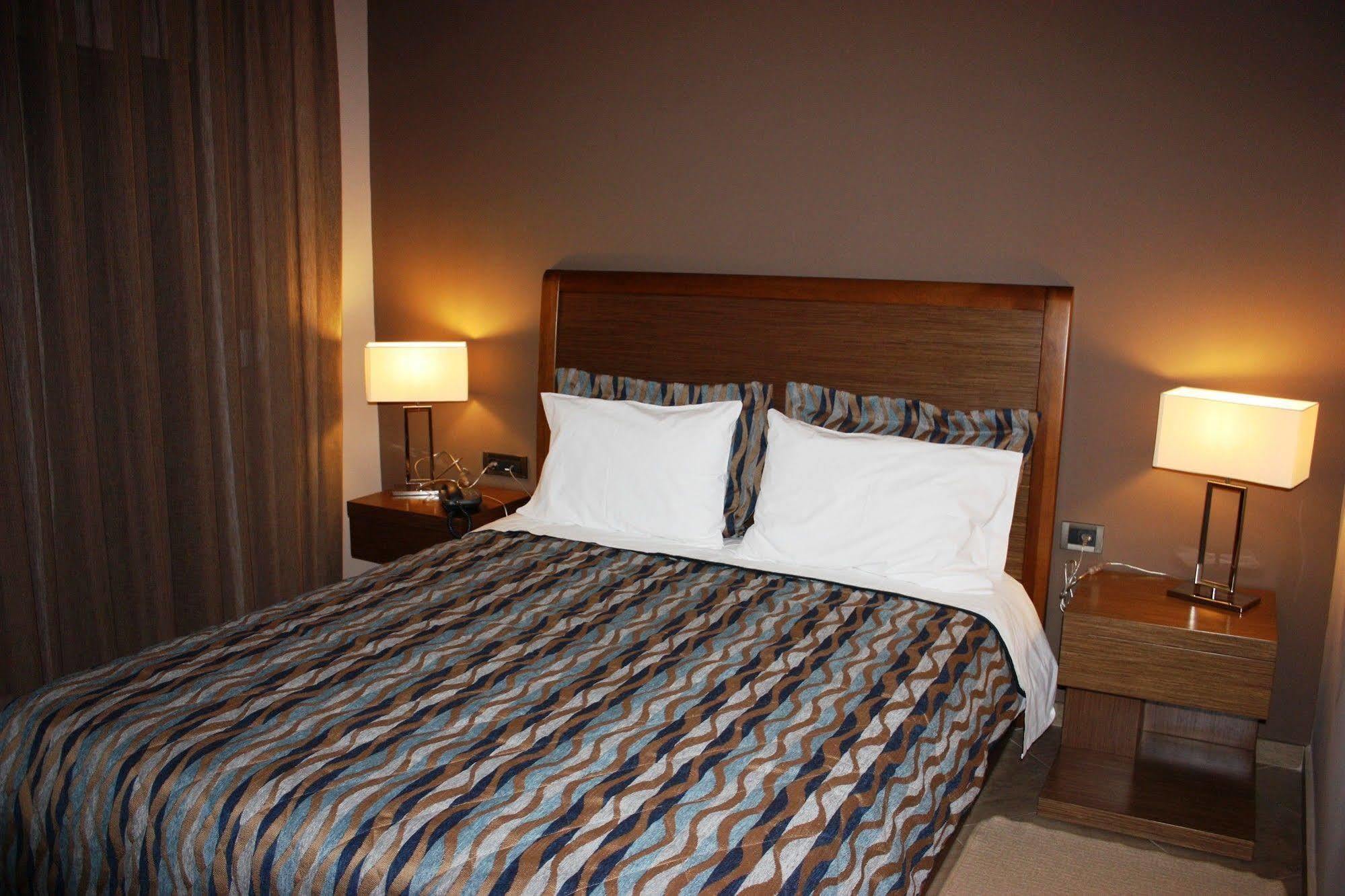 Hotel Cariatis Nea Kallikrateia Ngoại thất bức ảnh