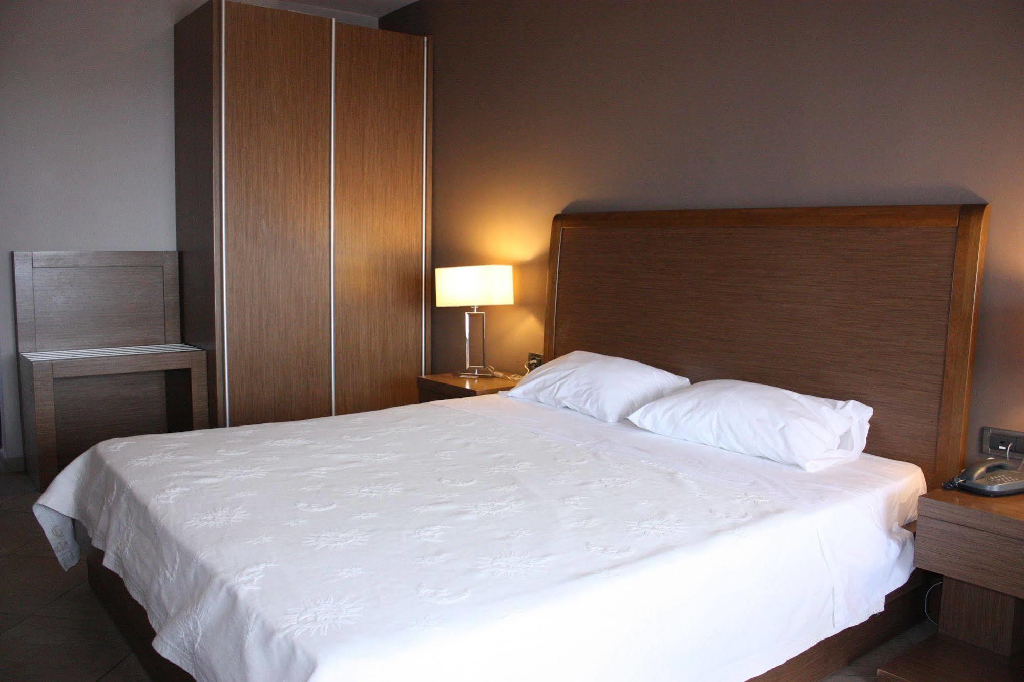 Hotel Cariatis Nea Kallikrateia Ngoại thất bức ảnh