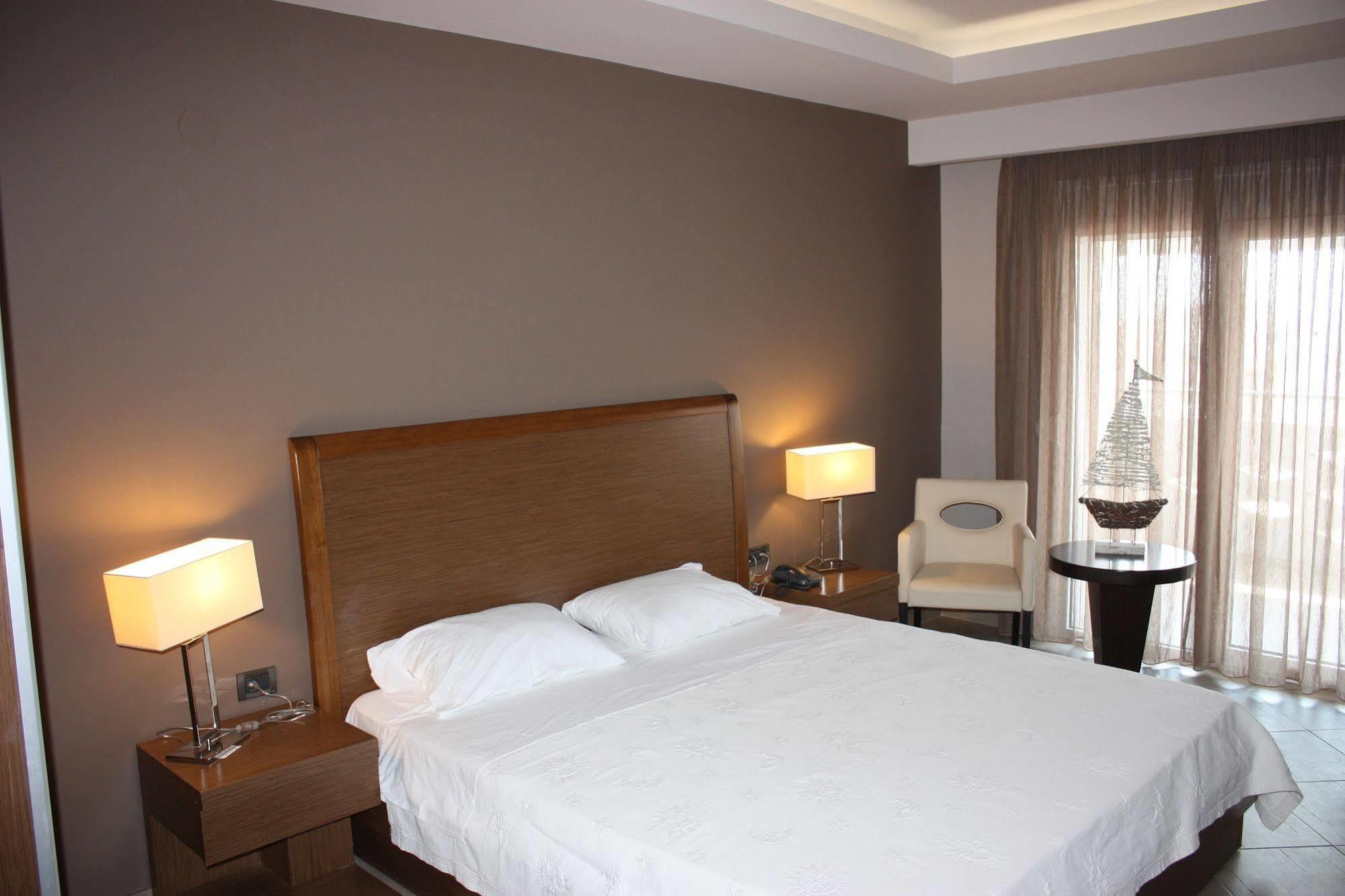 Hotel Cariatis Nea Kallikrateia Ngoại thất bức ảnh
